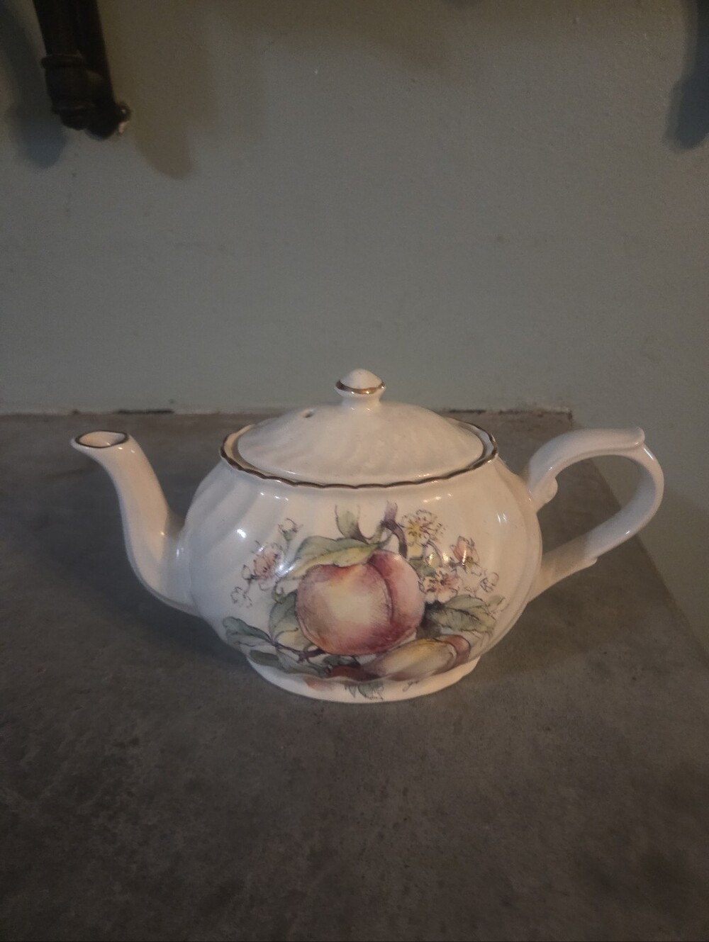 Vtg. Arthur Wood And Sons Teapot Staffordshire England Fruit #6361 Peach Swirl.